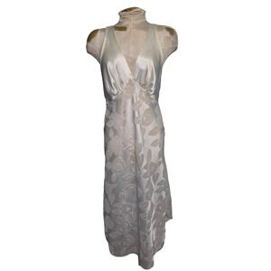Lucie Ann II Vintage Ivory Burnout Floral Nightgown Rose Pearl Detail Medium USA